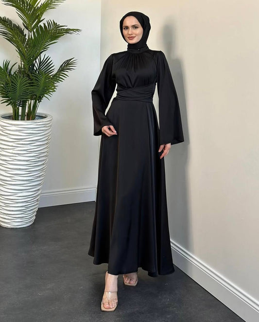 فستان سهرة ستان باللون الأسود