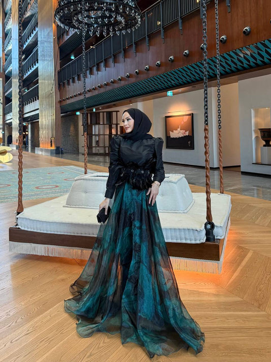 طقم تنورة مع حزام ريش